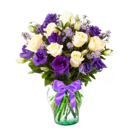 Florero con 10 Varas Lisianthus Morados y 12 Rosas Blancas más flores mix