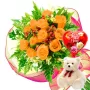 RAMO DE 12 ROSAS DAMASCO MÁS GLOBO DÍA DE LA MADERE Y PELUCHE
